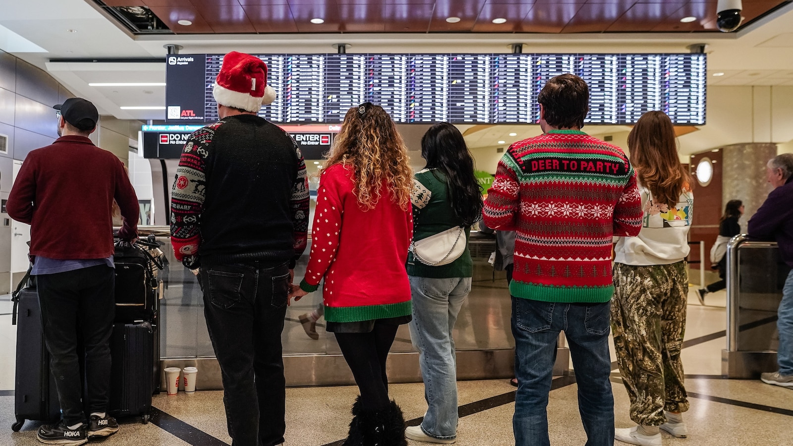 With jet fuel prices remaining high, experts say holiday travel is expected to be more expensive this year, and the booking window to secure cheap flights has narrowed.