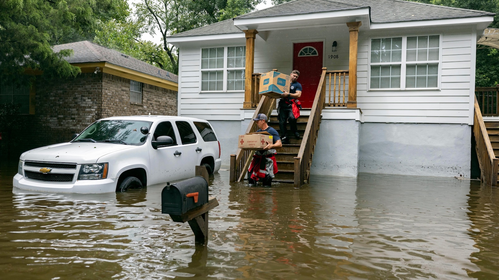  Tropical Storm Debby swirls over Atlantic, expected to again douse the Carolinas before moving north
