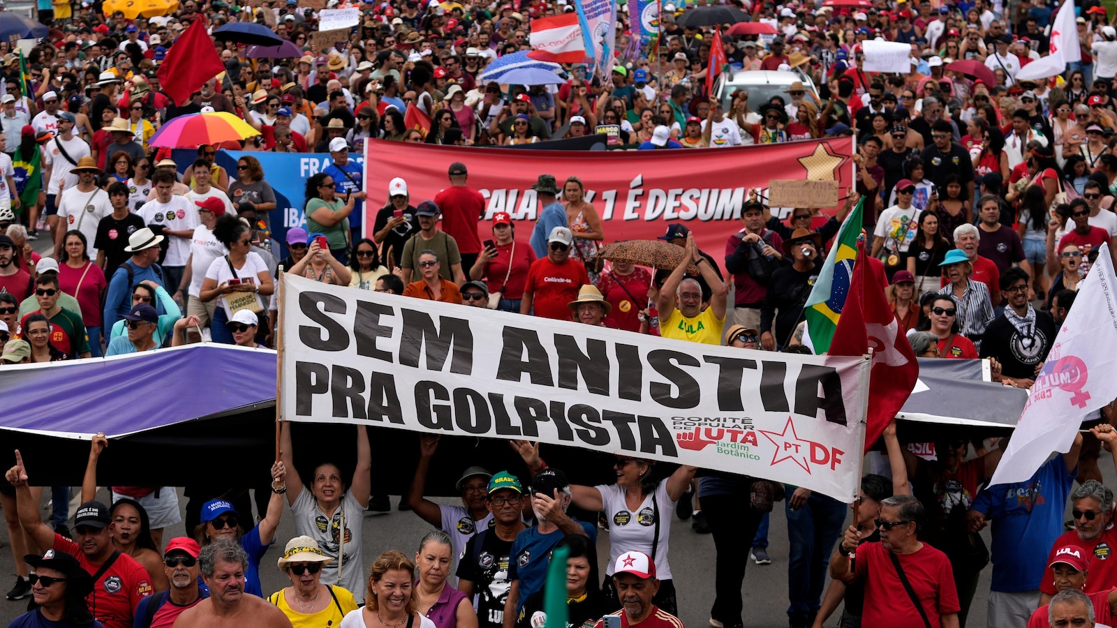 Десетки хиляди бразилци протестираха срещу законопроект който може да намали