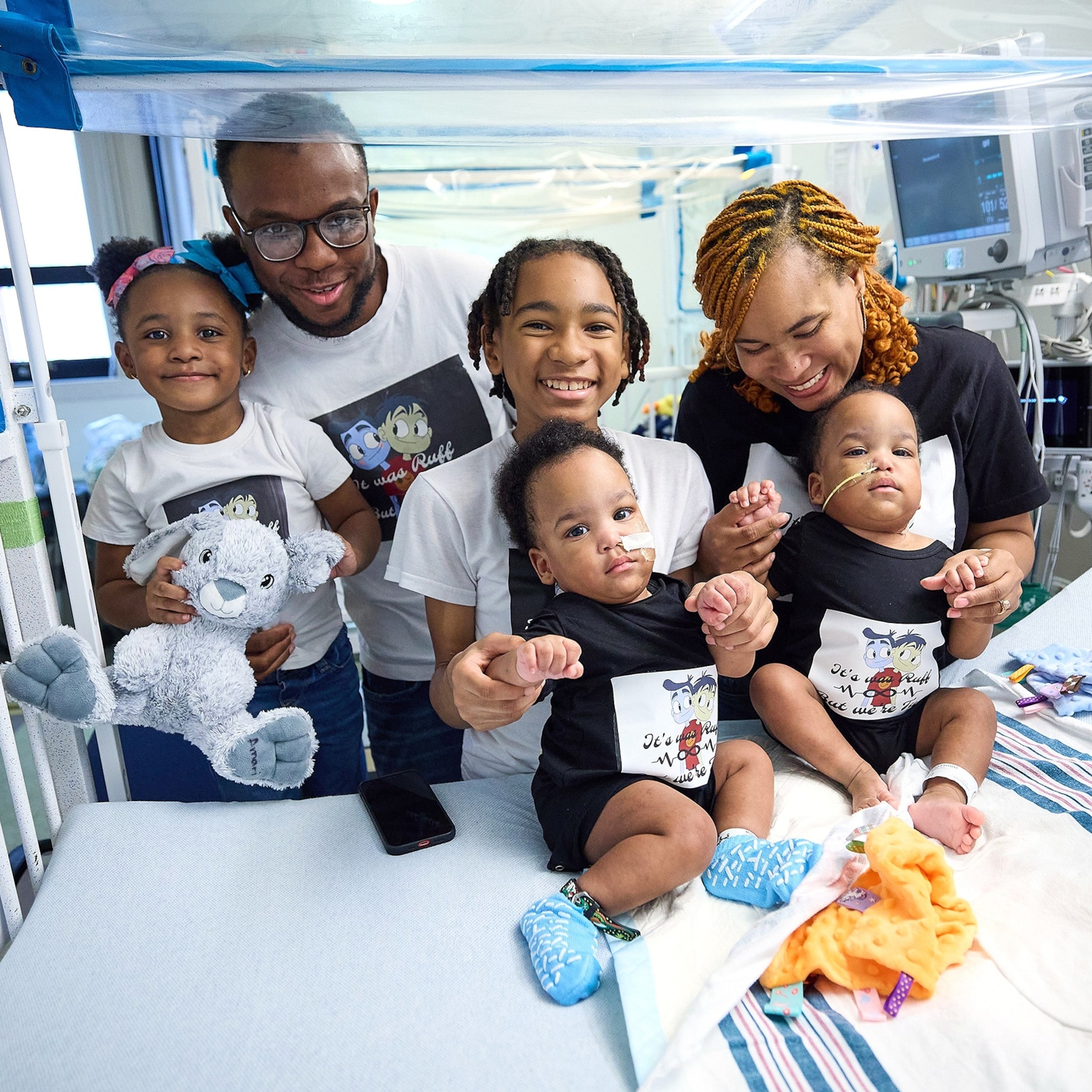 ひまり 様 twins Twin brothers born conjoined celebrate 1st birthday after
