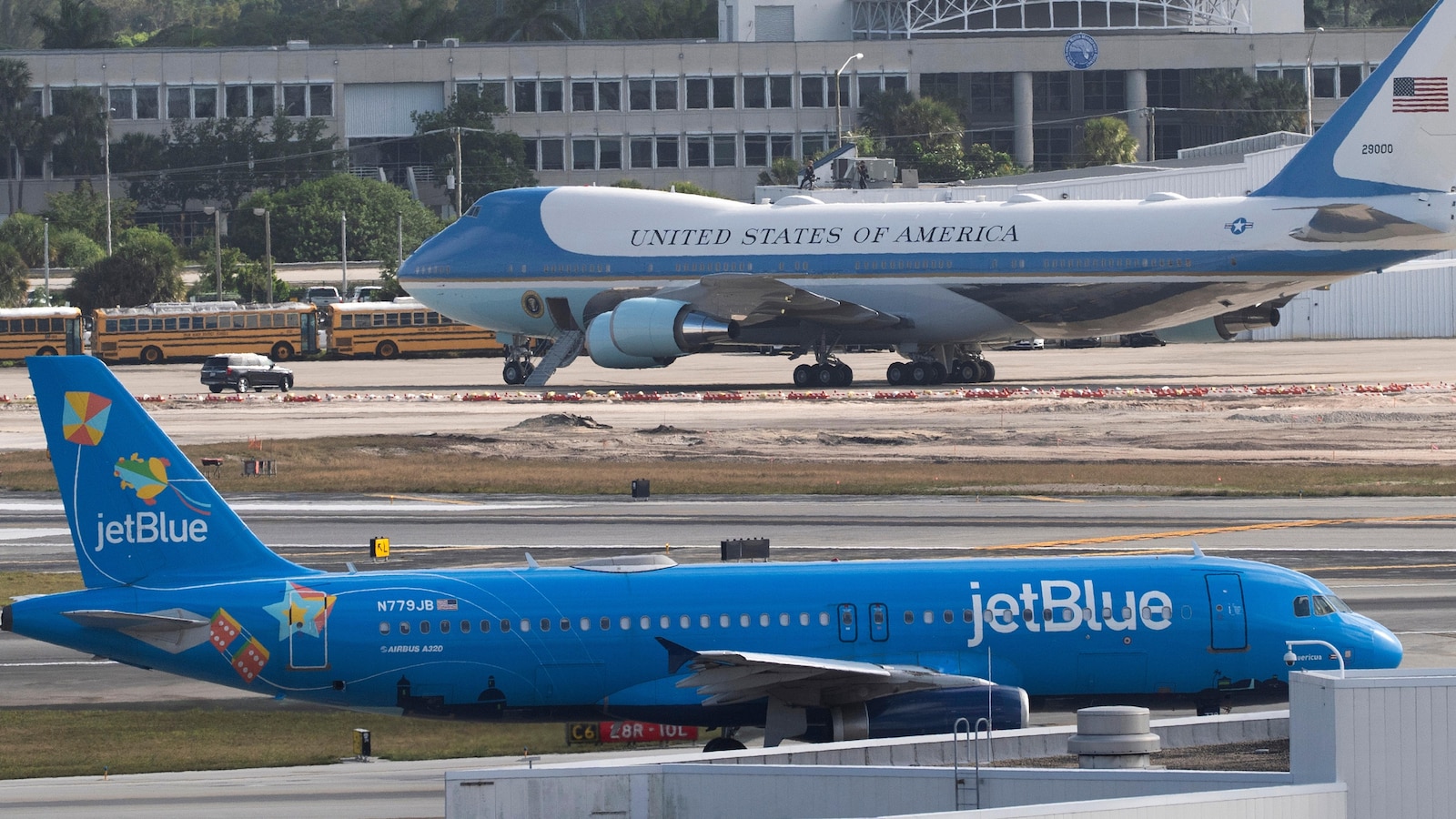FAA briefly grounds all JetBlue flights after a request from the airline