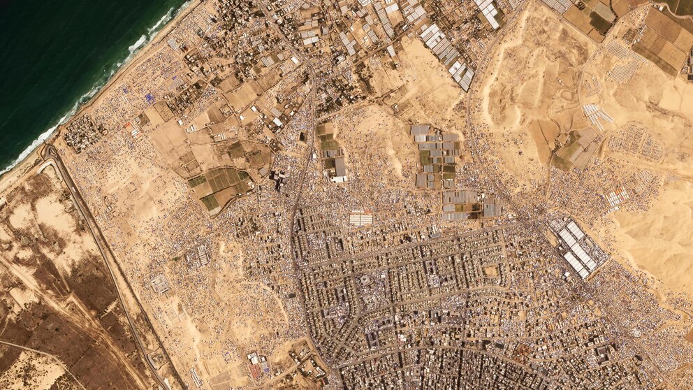 The Israeli Military Continues to Build Tents Near Khan Younis