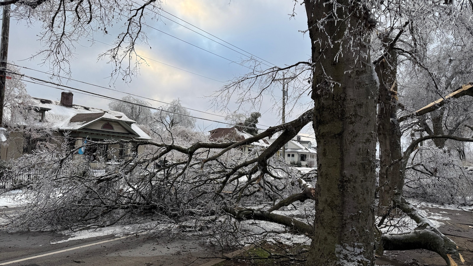 Icy highways leave drivers stuck in Mississippi as freezing US temperatures persist