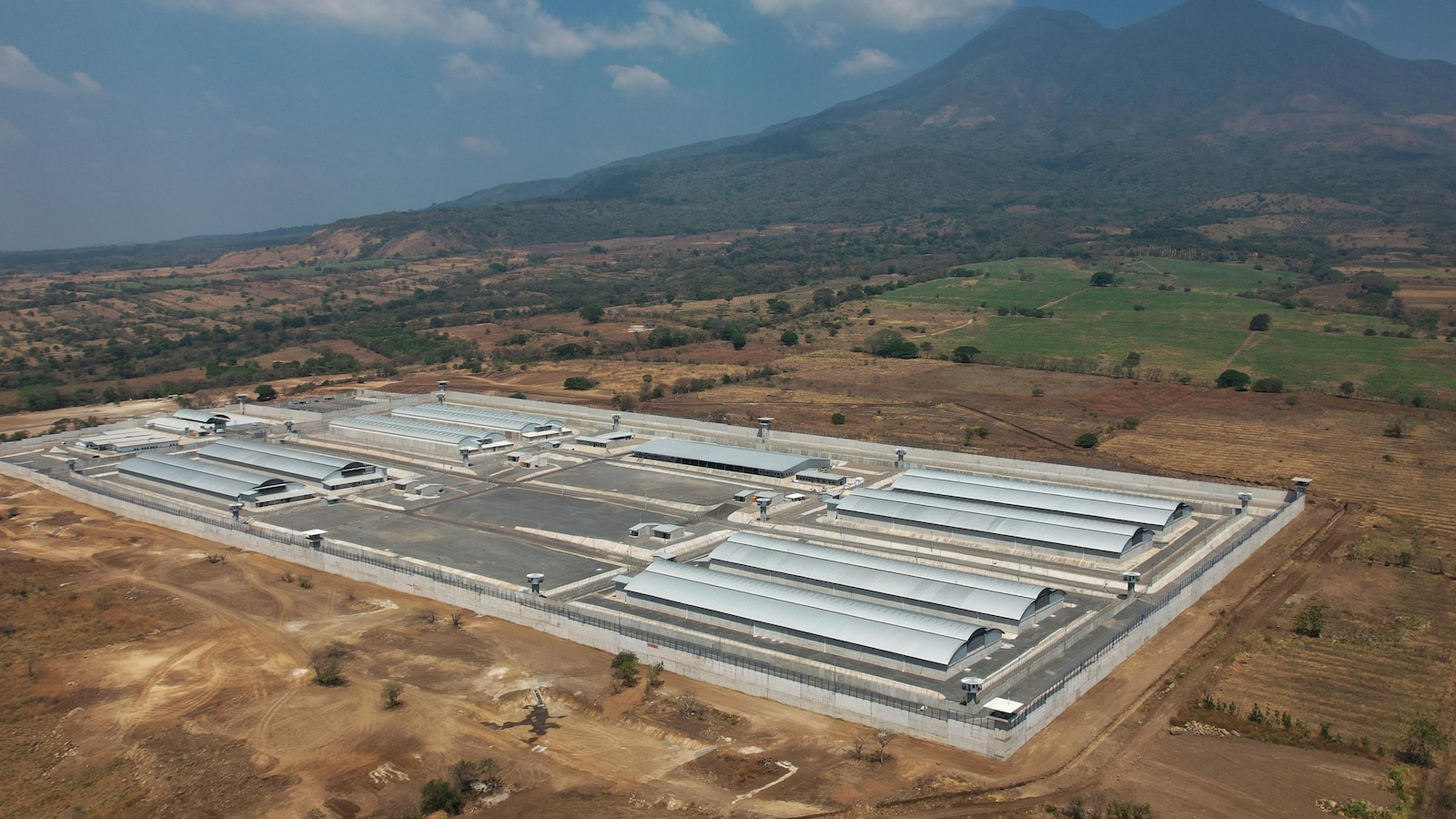 Nearly 500 alleged MS-13 members in El Salvador face a sweeping mass trial