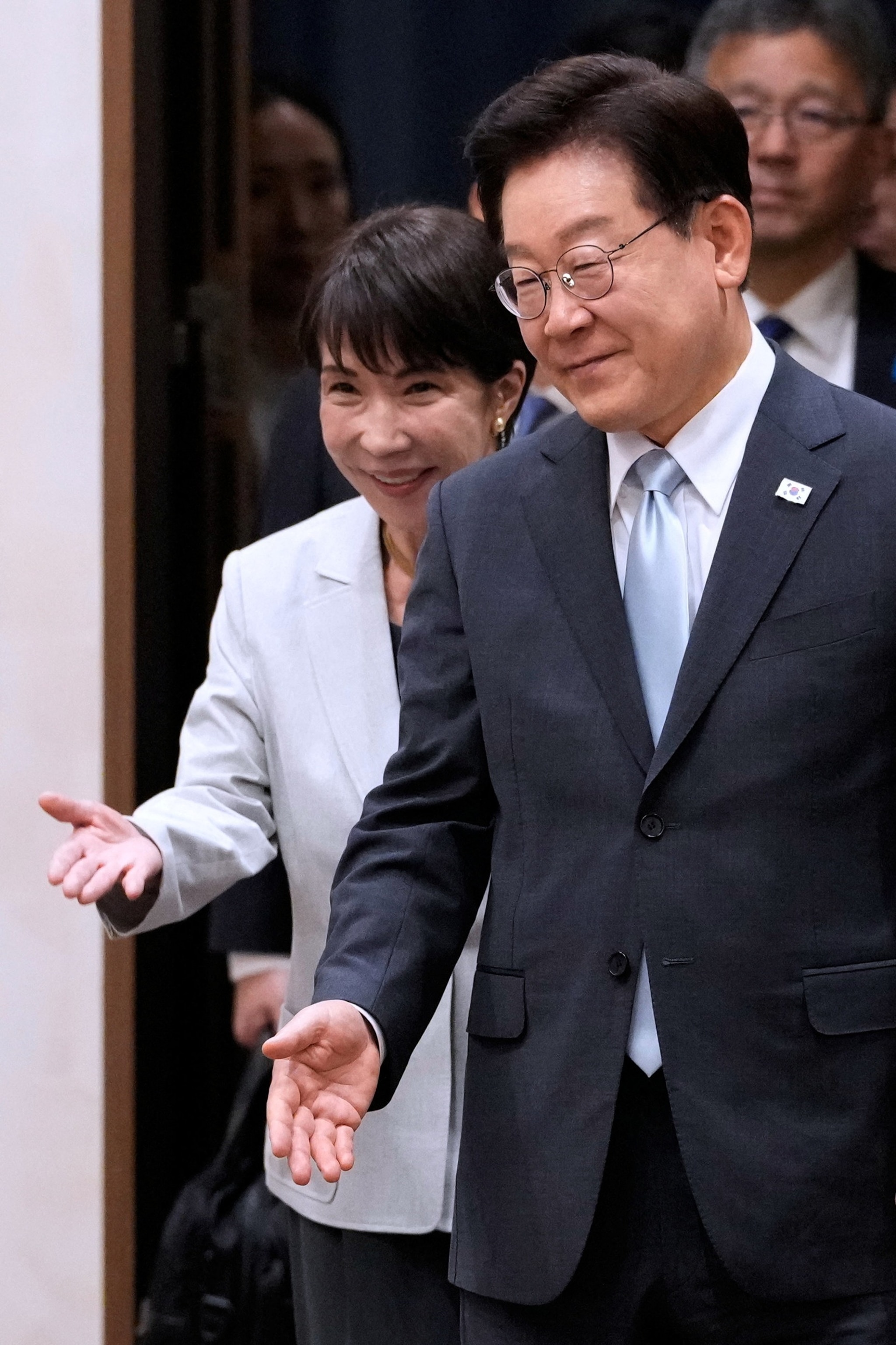PHOTO: Japan's PM Takaichi visits South Korea