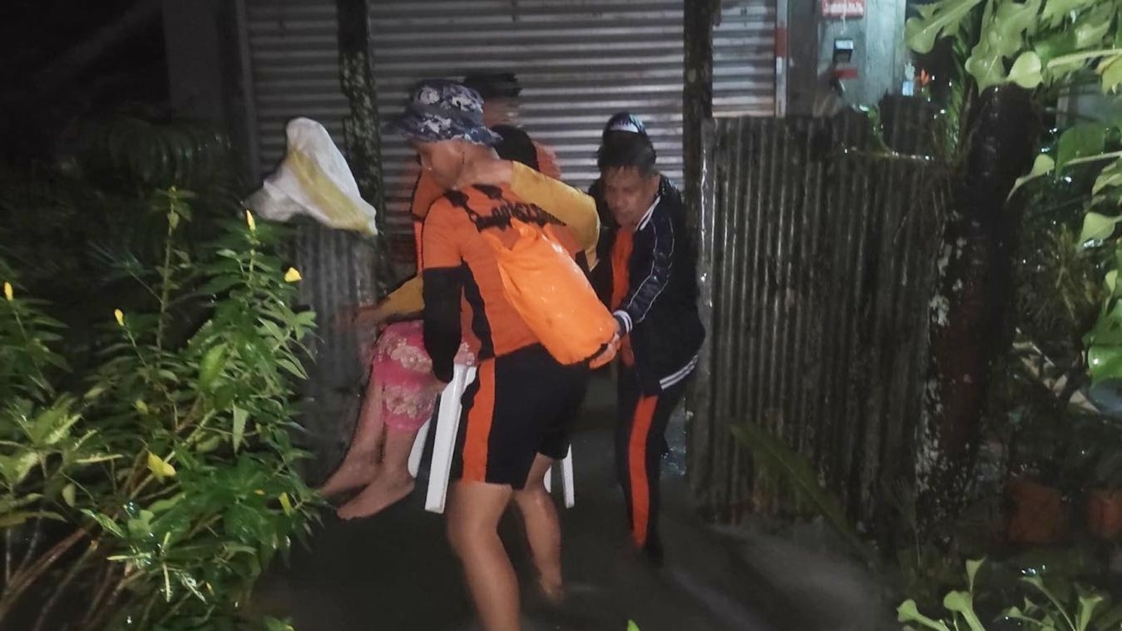 Another tropical storm hits the Philippines, causing 4 deaths and new evacuations