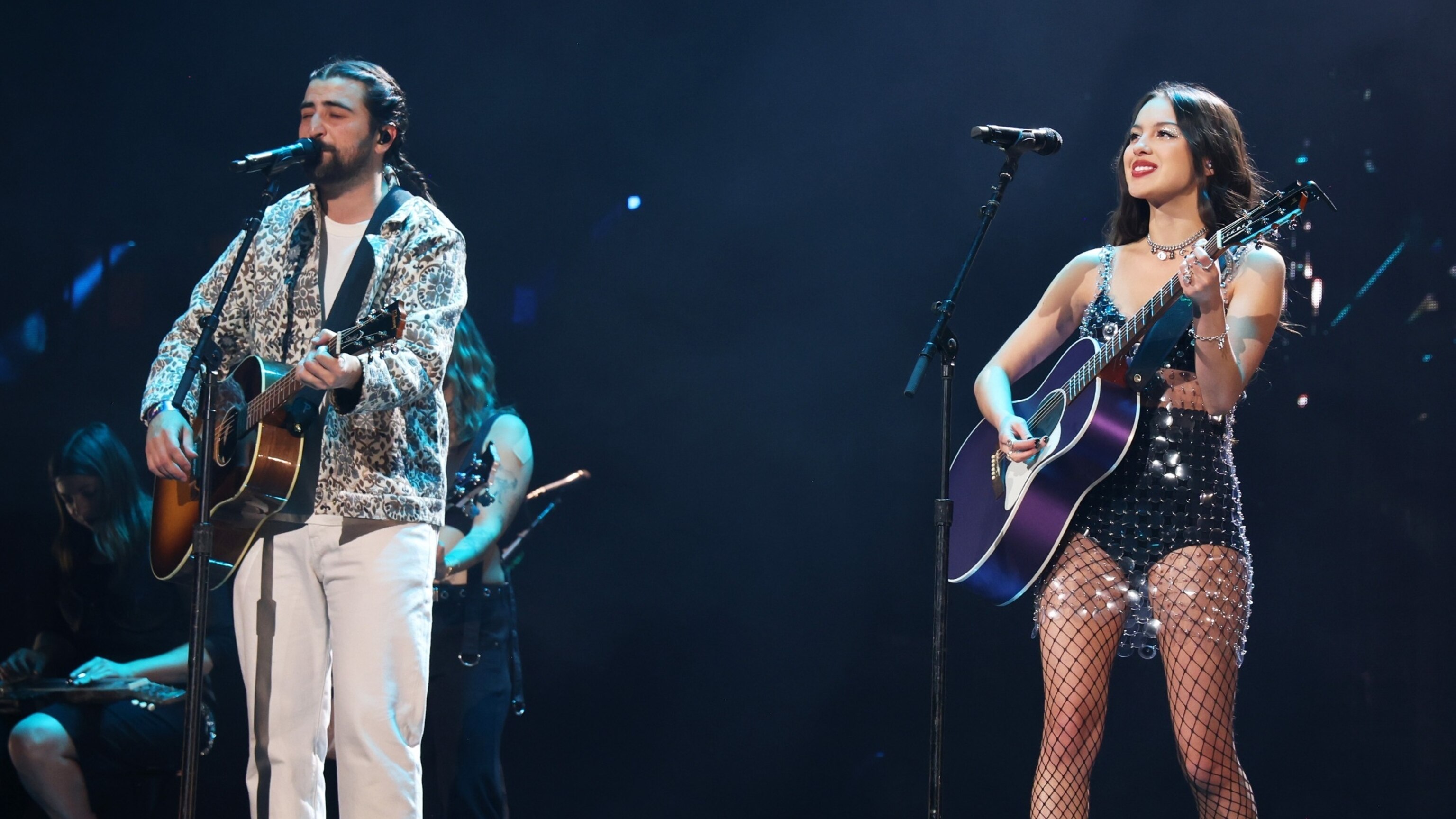 Noah Kahan reveals disguise he used to watch Olivia Rodrigo's show