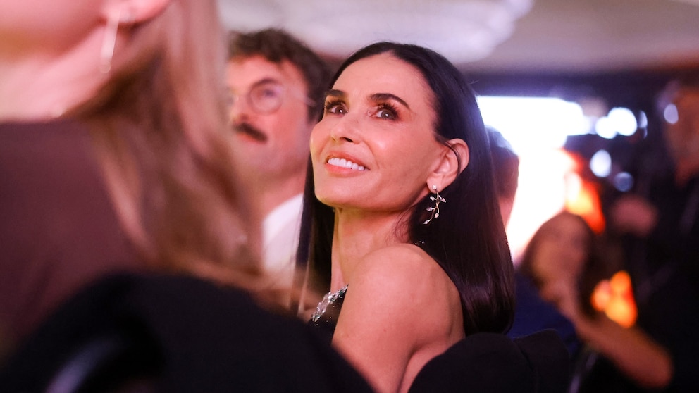 Demi Moore embraces self-acceptance, imperfection in WWD Style Awards ...