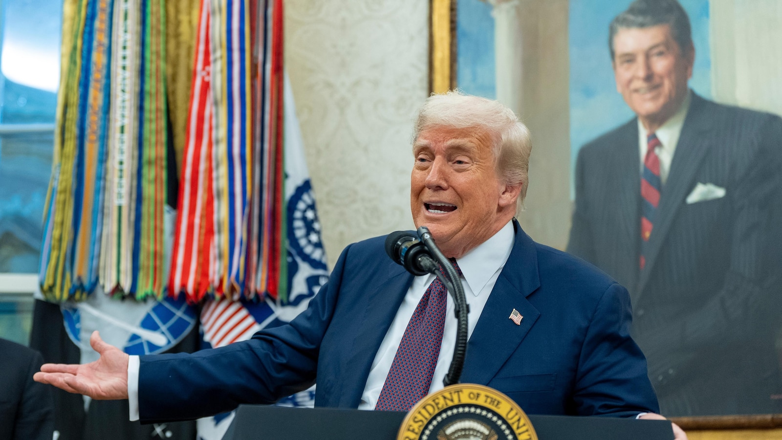 Trump orders federal regulators to probe alleged bank discrimination against conservatives