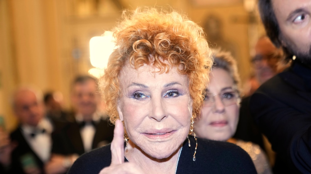 Beloved Italian singer Ornella Vanoni, whose career spanned 70 years, dies at 91 - ABC News