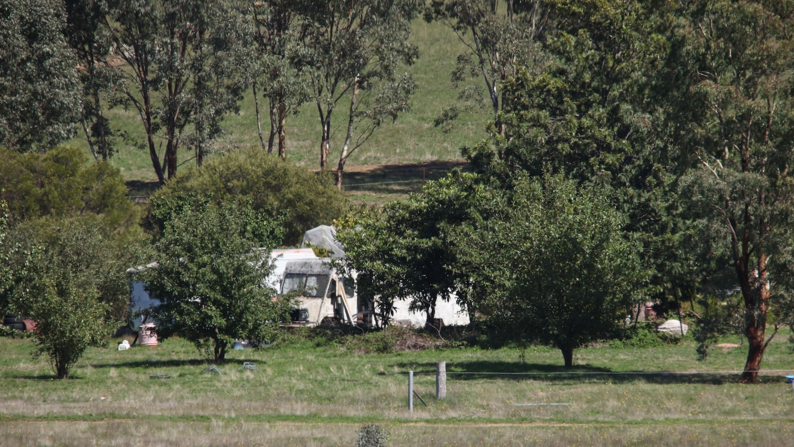 Australian police fatally shoot a suspect in a 3-hour standoff after 2 officers killed