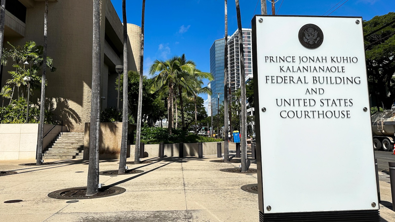 Judge in Hawaii considers legality of restrictions on access to abortion medication