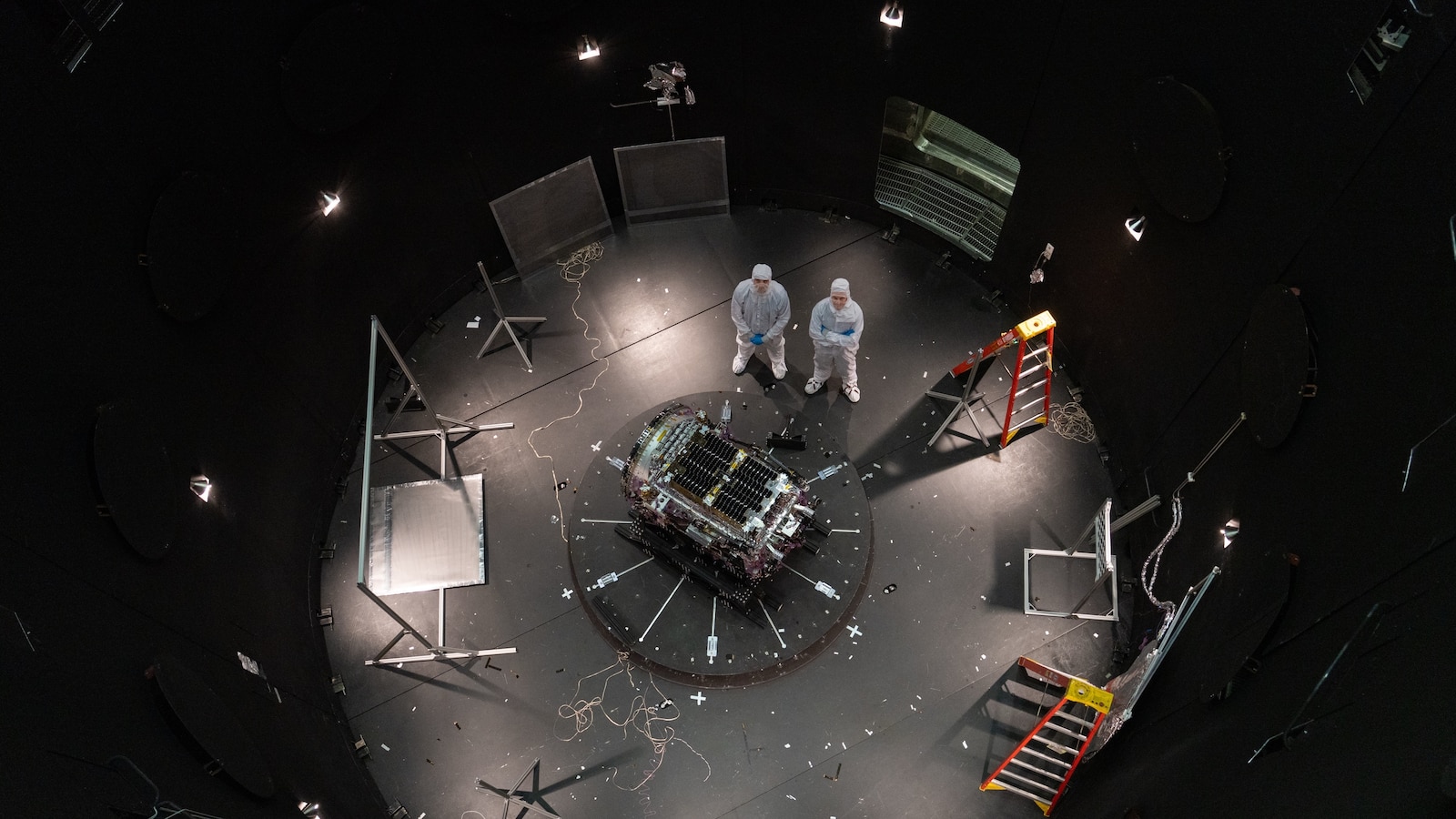 Last-minute launch problem delays satellite rescue mission for NASA