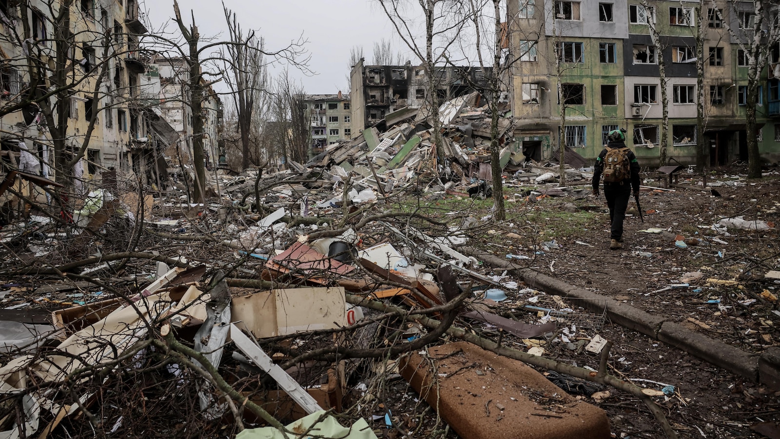 Украинските сили казват че са ударили петролен терминал тръбопровод два