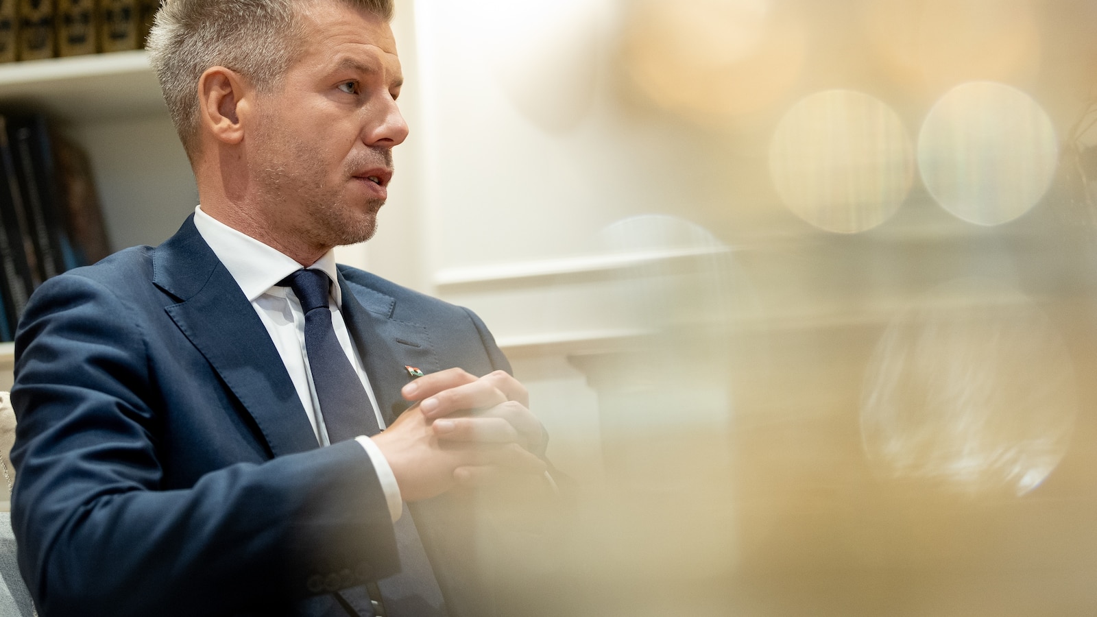 Унгарският маджар обещава отговорност за ерата на Орбан, като същевременно държи твърдо по отношение на миграцията