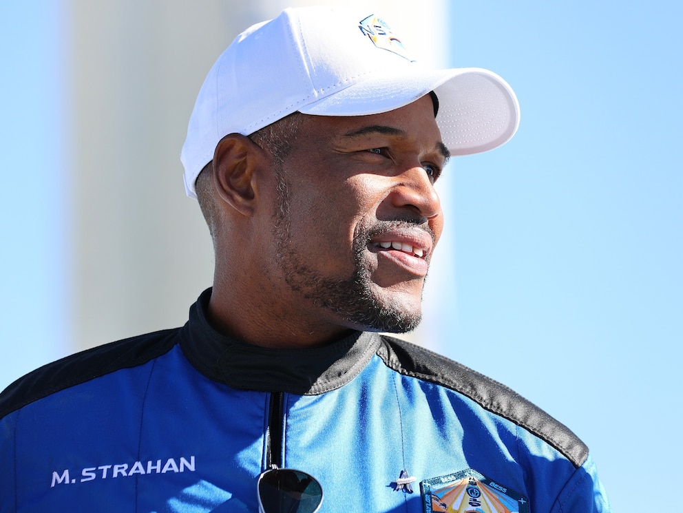 PHOTO: Blue Origin Launches Third Manned Mission From West Texas