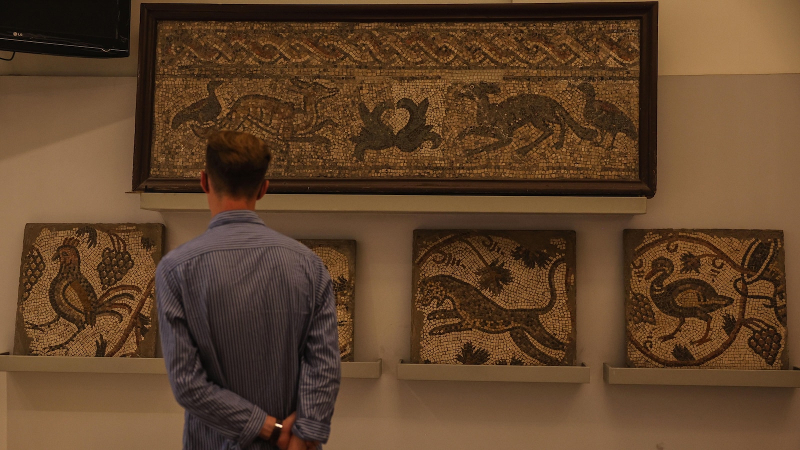 Thieves steal ancient Roman-era statues from Syria's national museum