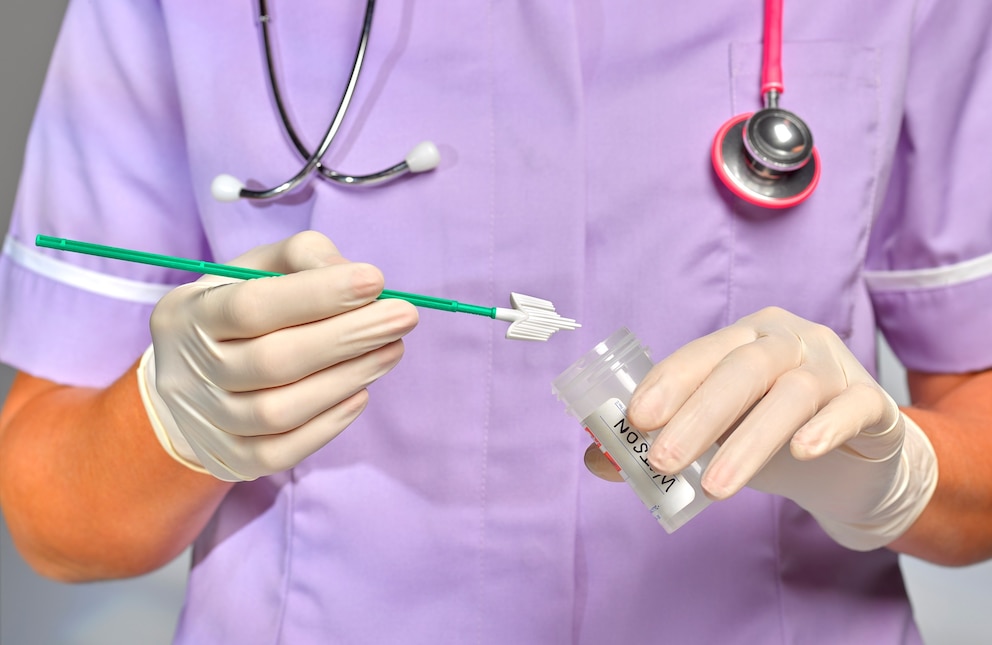 Nurse/doctor doing Pap smear test.