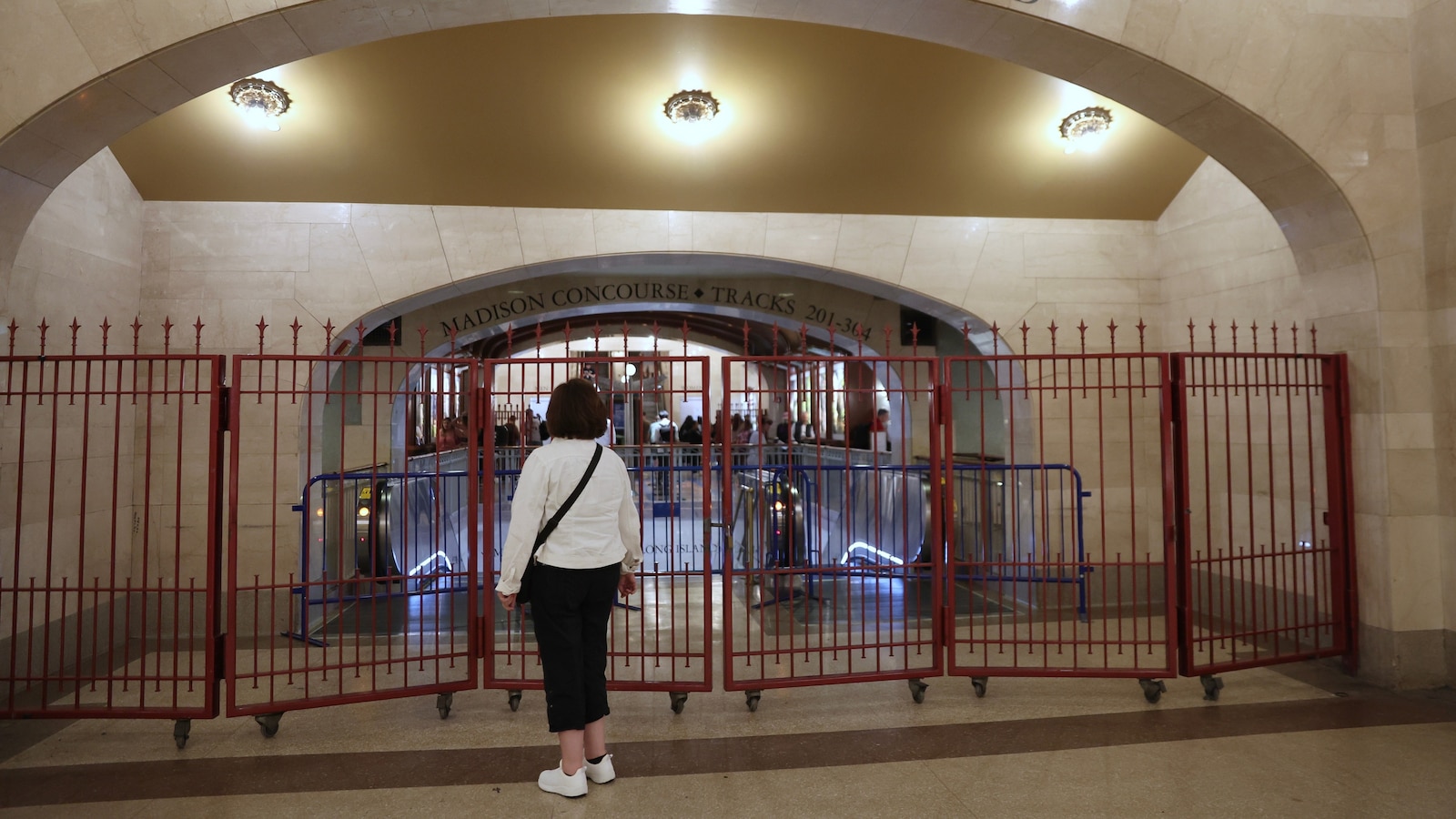 Talks to end a strike shutting down the largest US commuter rail system will resume Monday