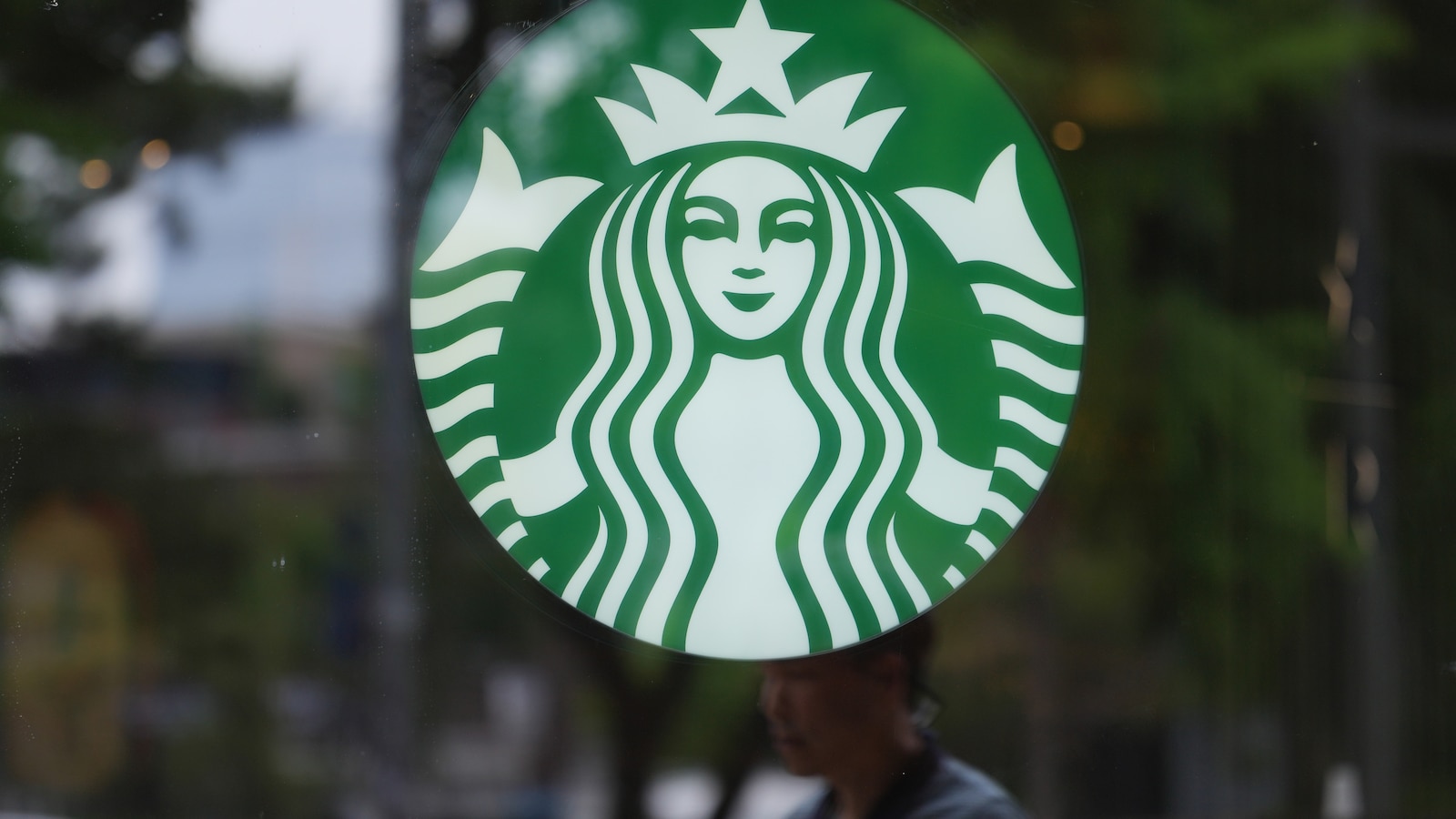 Starbucks Korea ще затвори магазините по-рано за задължително обучение по история след спор