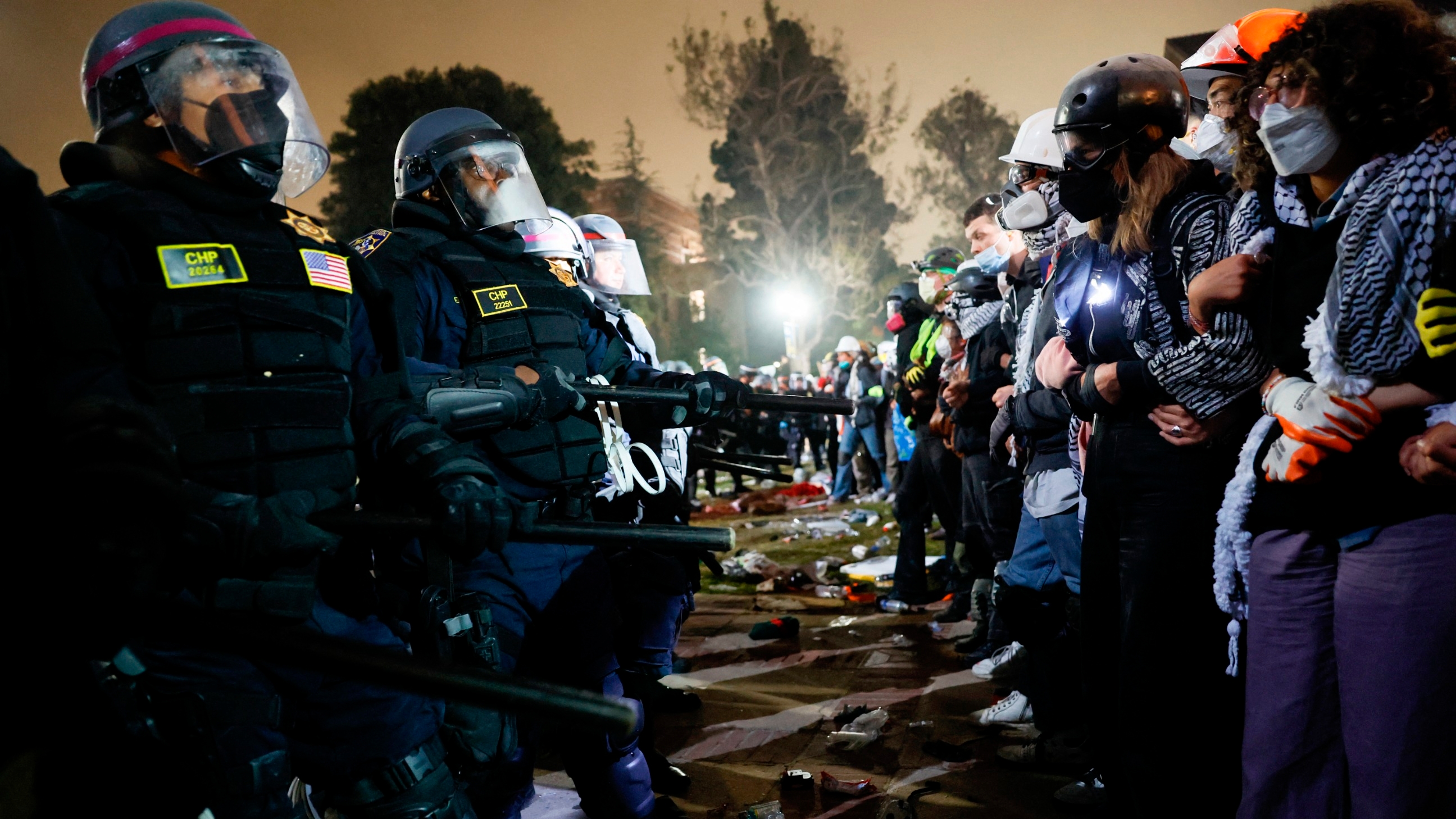 Police Carry Out Complex Choreography In Responding To Campus Protests Police Carry Out Complex Choreography In Responding To Campus Protests