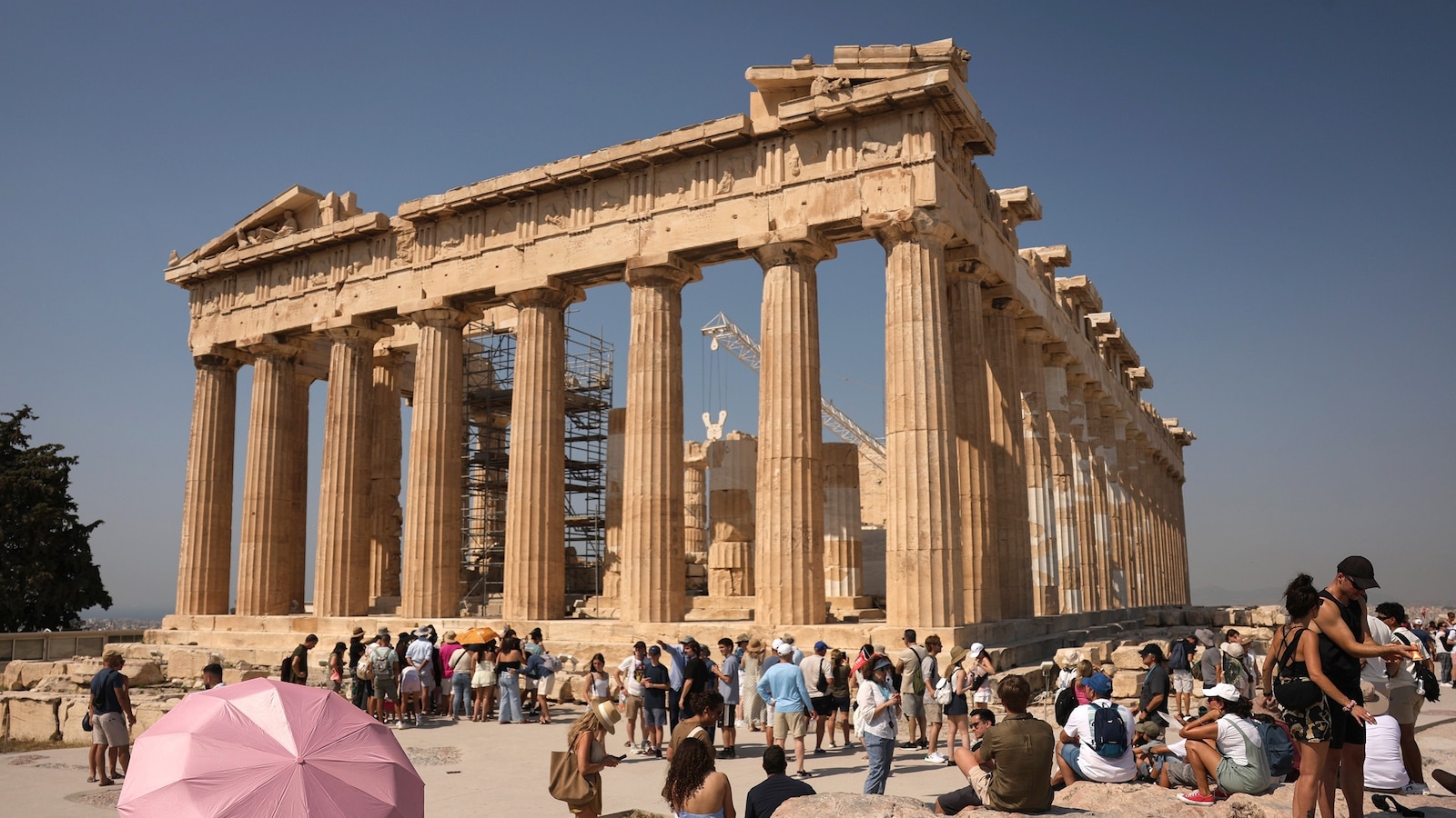 2 Americans stabbed outside the Acropolis in Greece