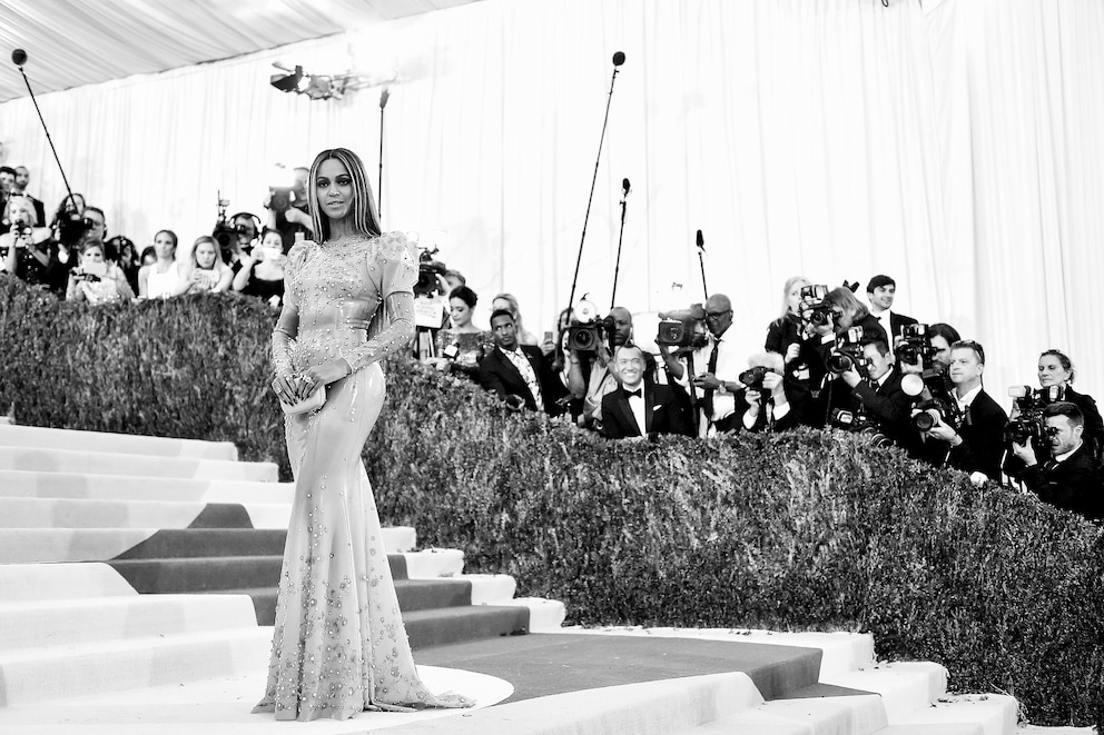 PHOTO: "Manus x Machina: Fashion In An Age Of Technology" Costume Institute Gala