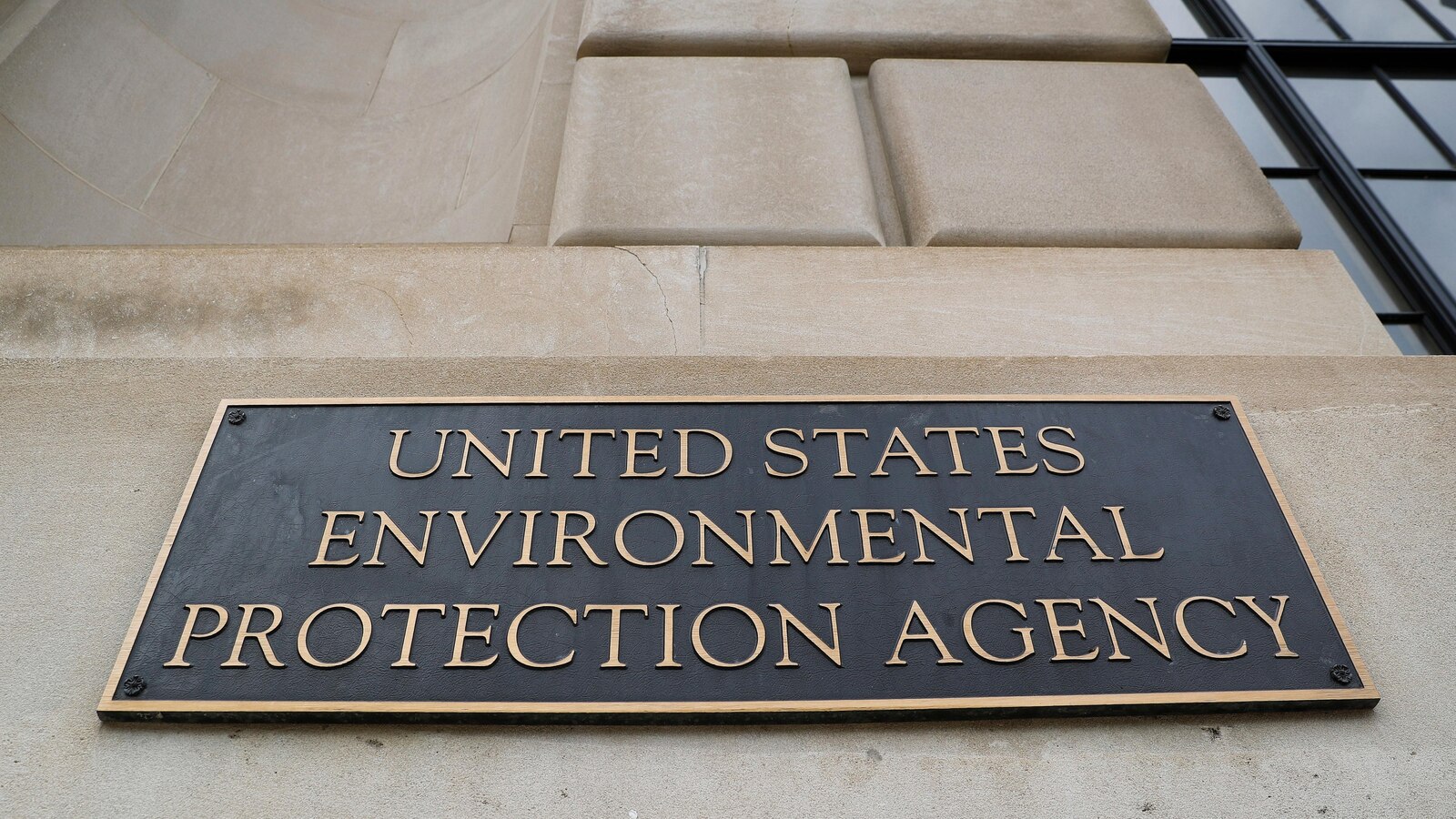  EPA awards $20 billion in green bank grants for clean energy projects nationwide