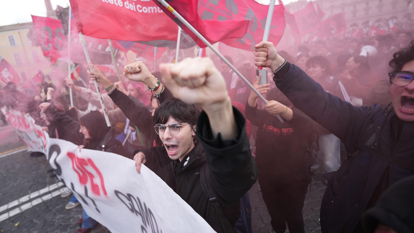 Anti-war protests in Italy and Spain as high-stakes referendum on Italian judges looms