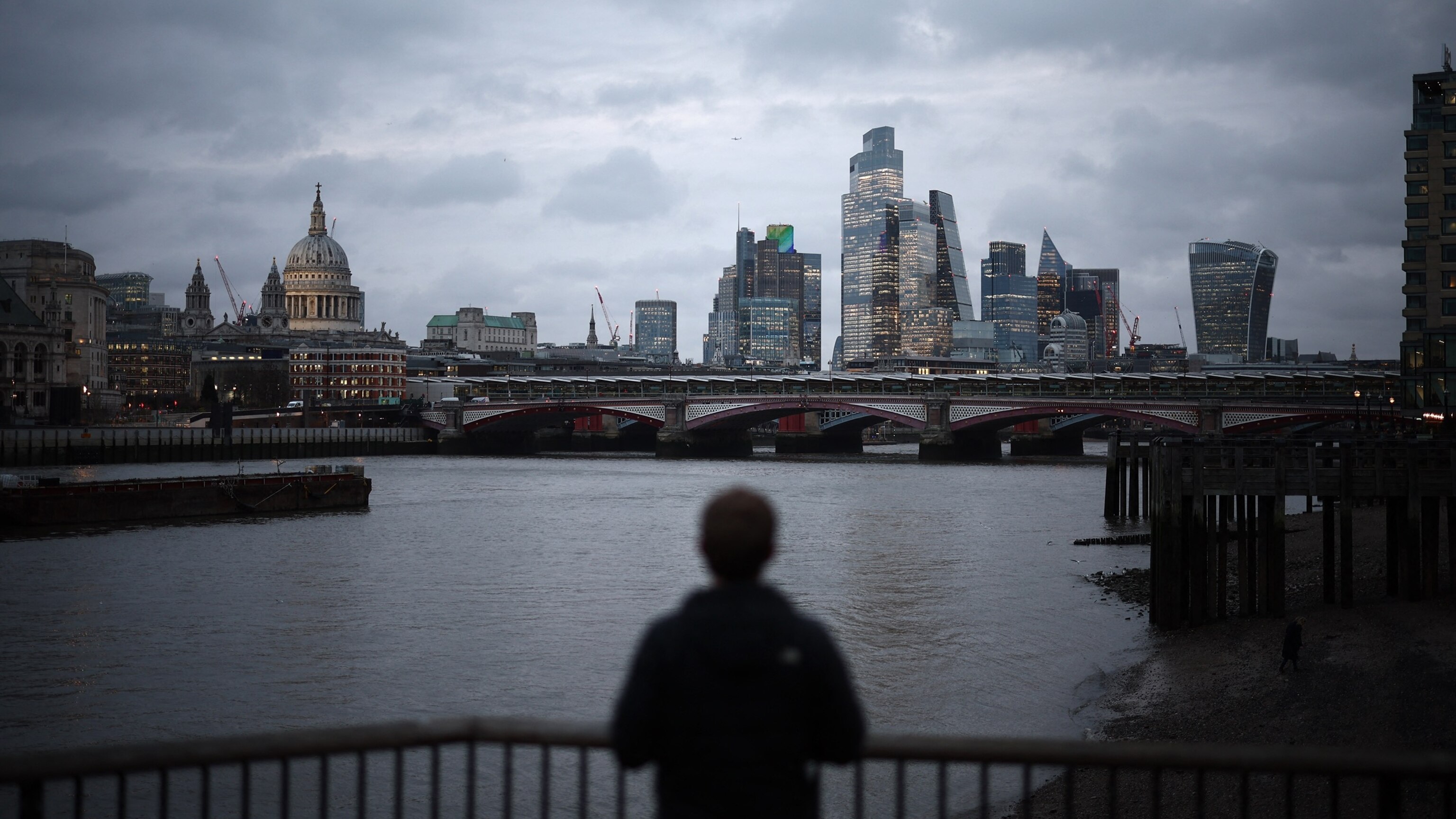 Amid sewer infrastructure project, Thames fishermen hope for