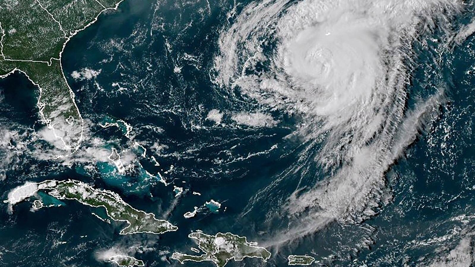  Hundreds of miles away, Hurricane Ernesto still affects US beaches with rip currents, house collapse