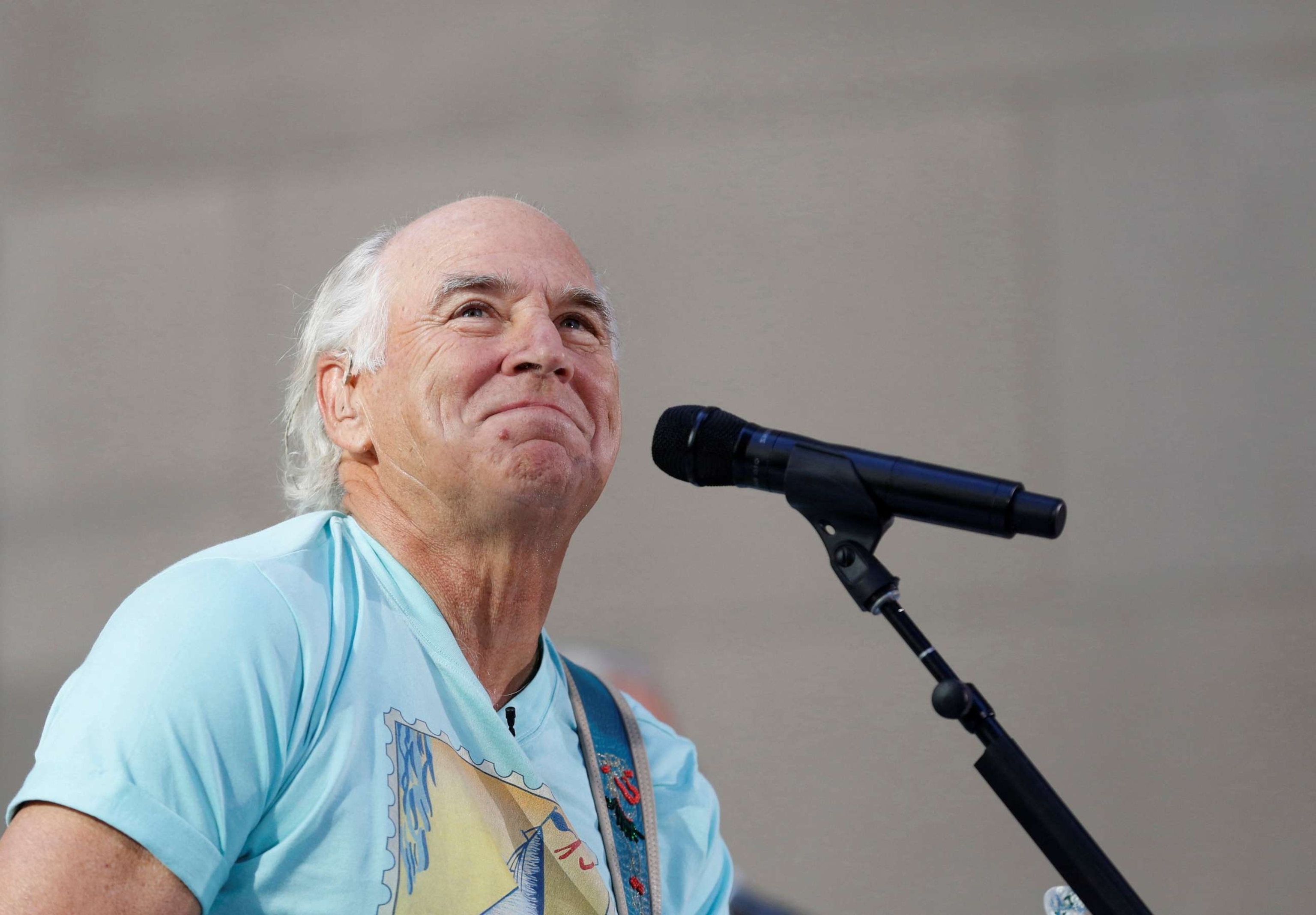 PHOTO: Singer Jimmy Buffett performs in New York City, Aug. 15, 2013.