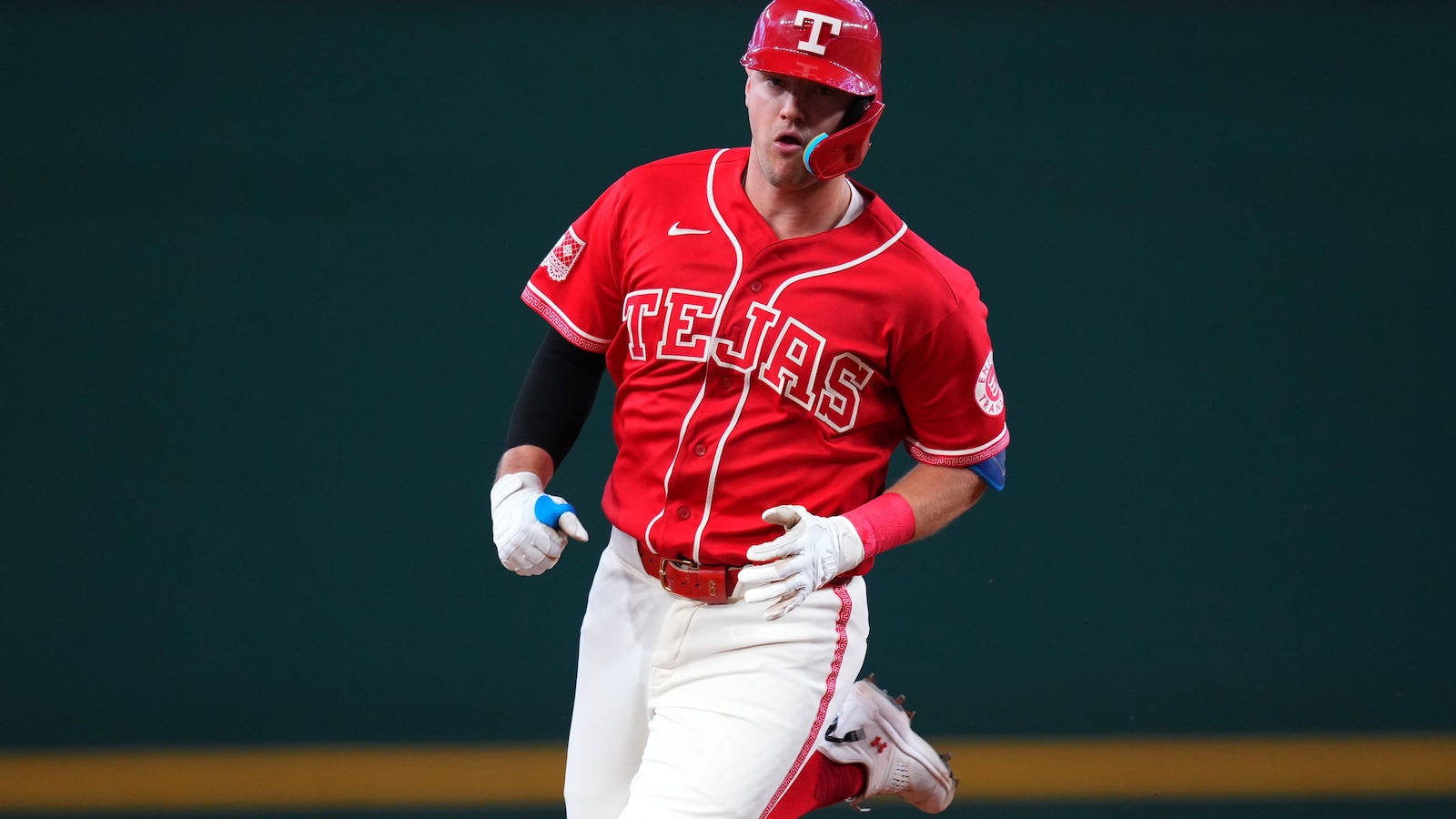 Rangers take sole possession of AL West lead, Quantrill leaves with injury in 6-3 win over Blue Jays