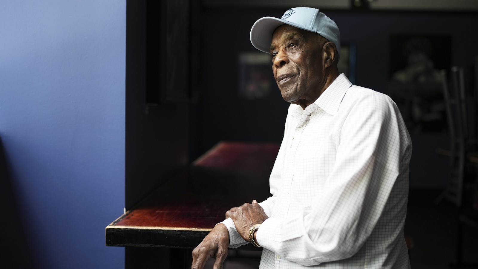 In 'Sinners' and his music, Buddy Guy is keeping the blues alive. It hasn't been easy - ABC News