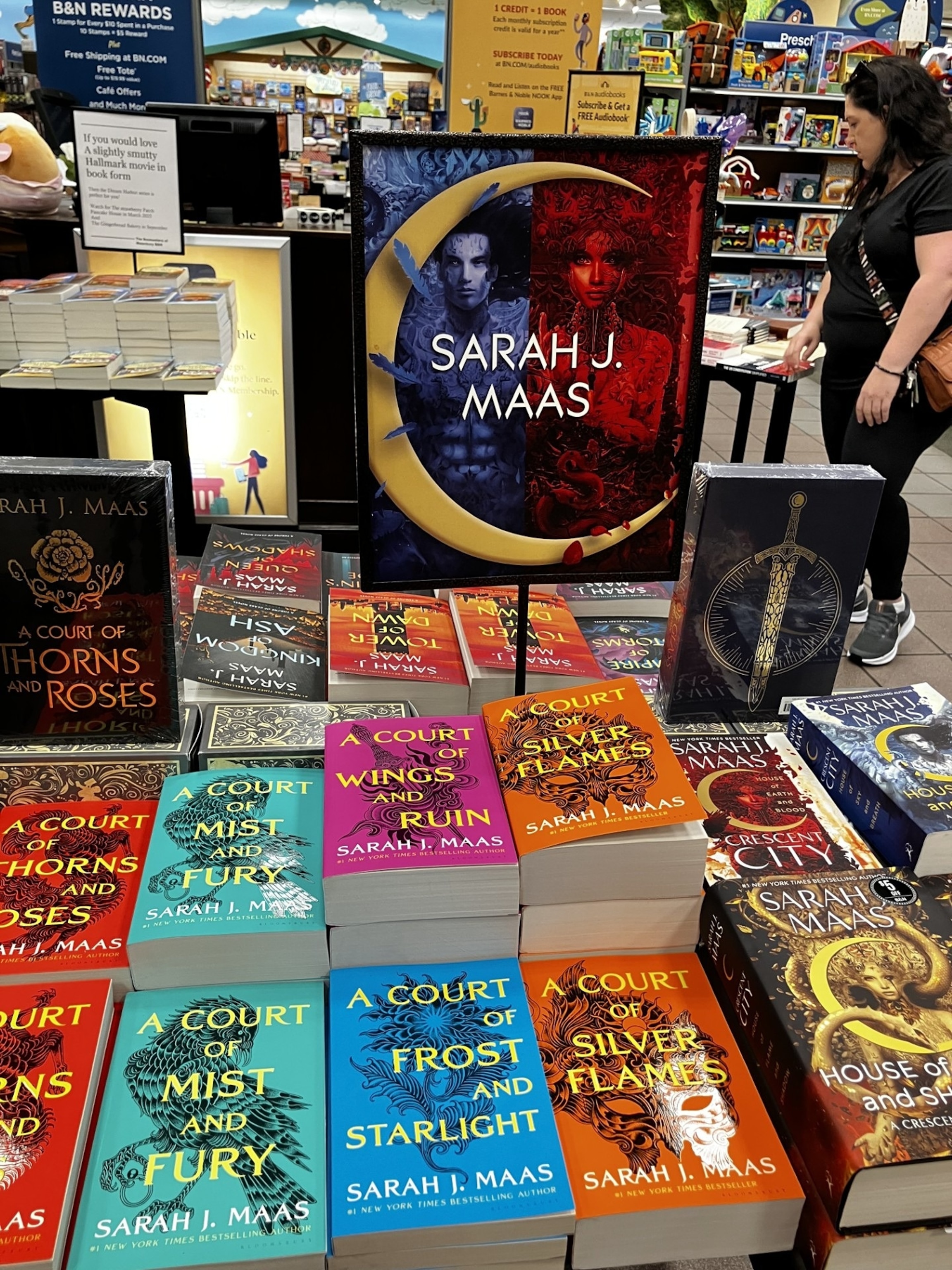 Sarah J. Maas reveals new 2 'ACOTAR' books are on the way - ABC News