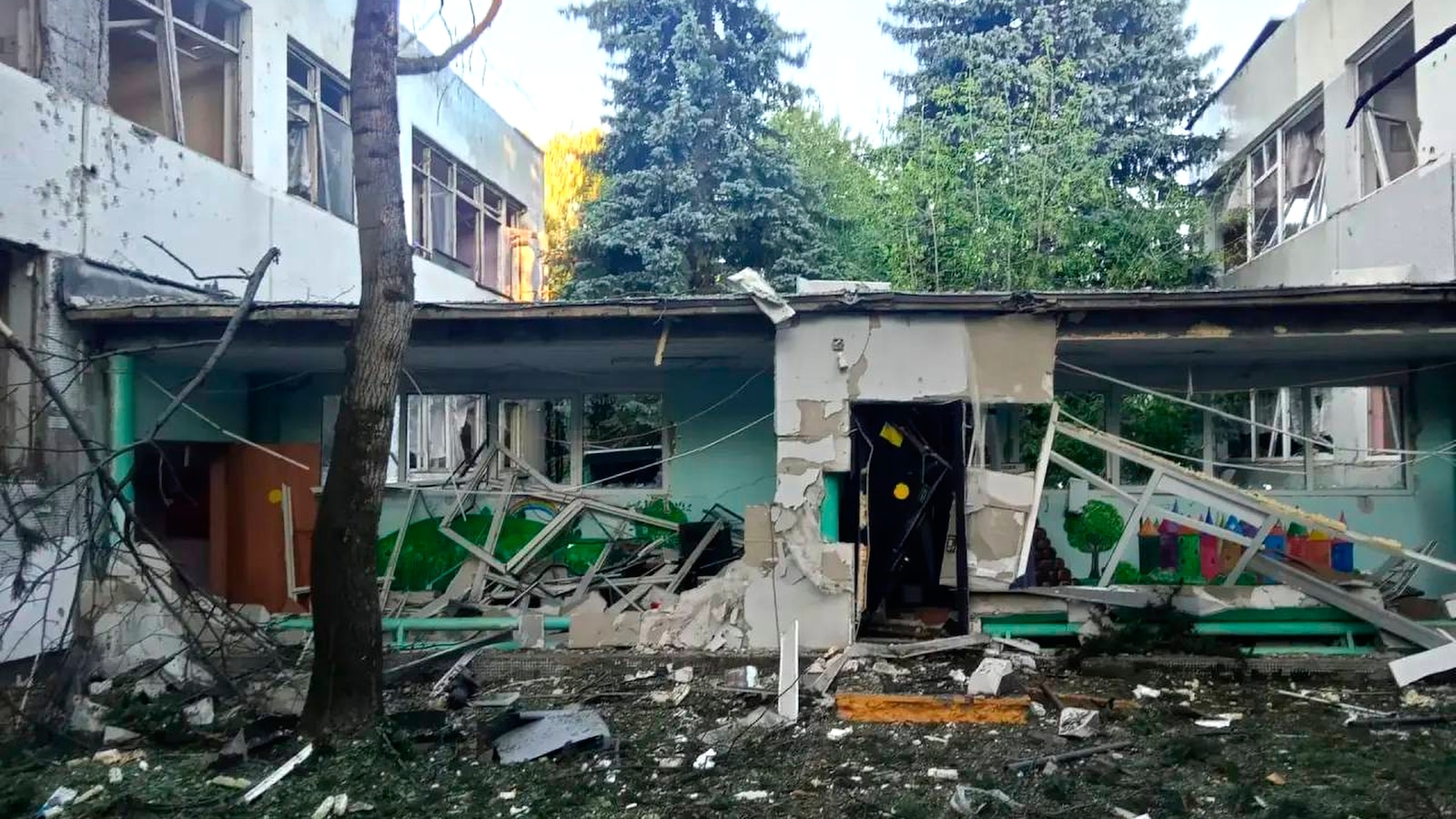 8 убити и повече от 60 ранени при нападение с украински дрон срещу руски региони