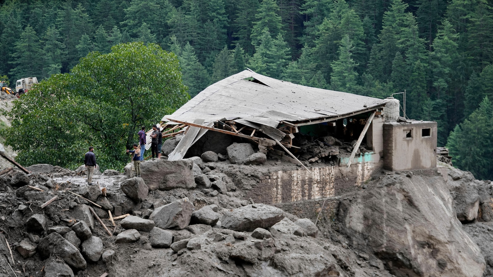 Светкавичните наводнения предизвикани от проливен дъжд са убили повече от