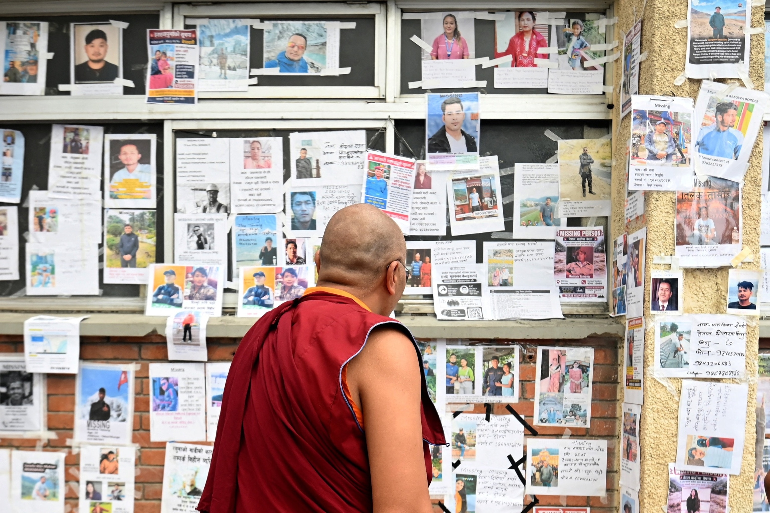 Death toll tops 1,000 after Nepal flooding, as search continues for thousands