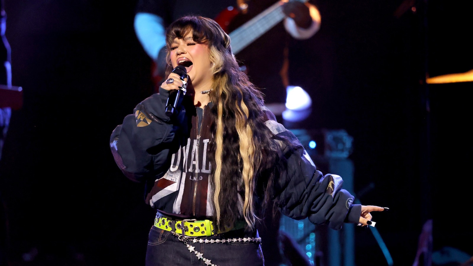 Lola Young cancels show after onstage collapse: Here's what she told fans