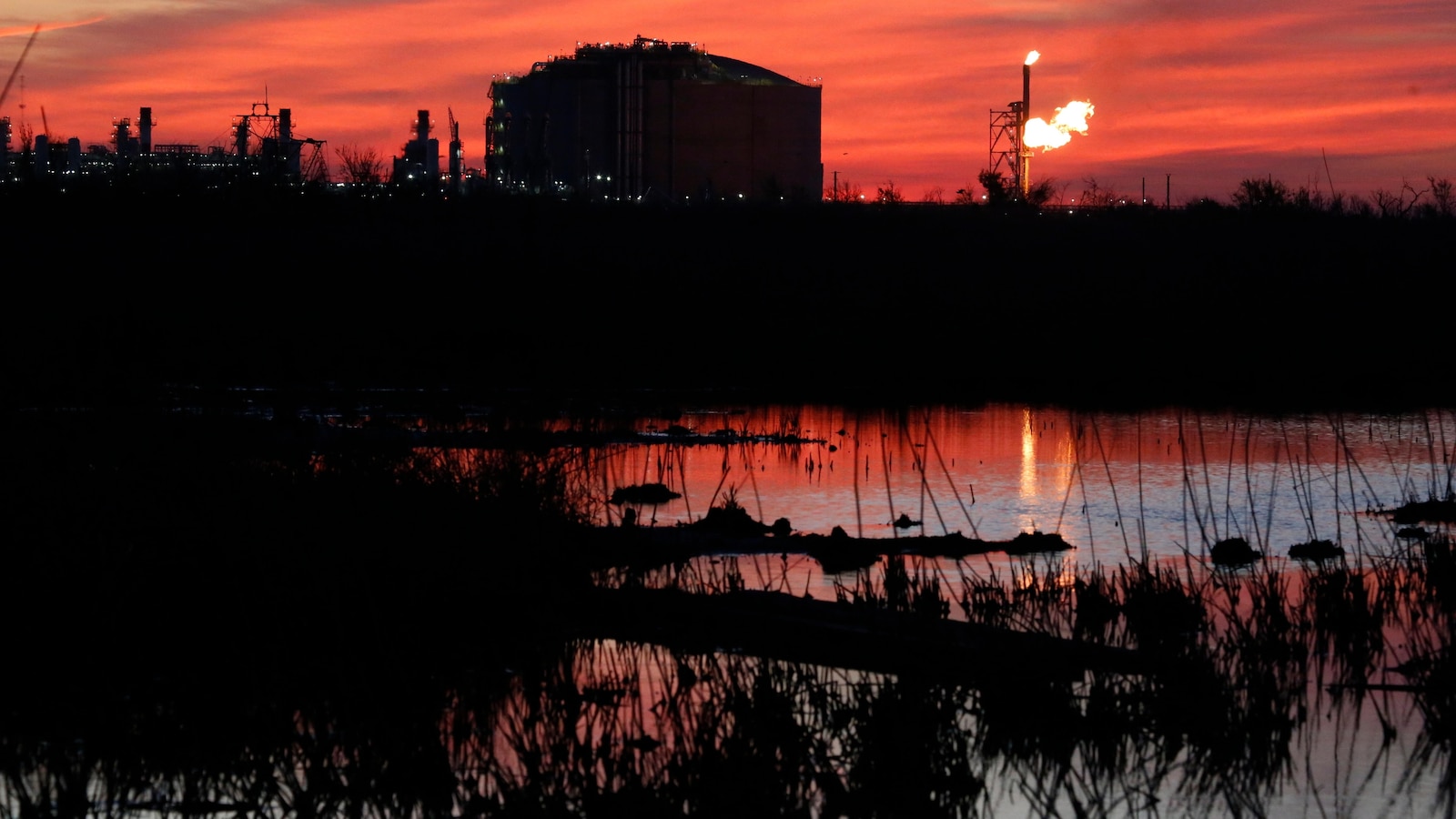 Louisiana judge orders review of Gulf Coast liquefied natural gas facility's climate change impacts