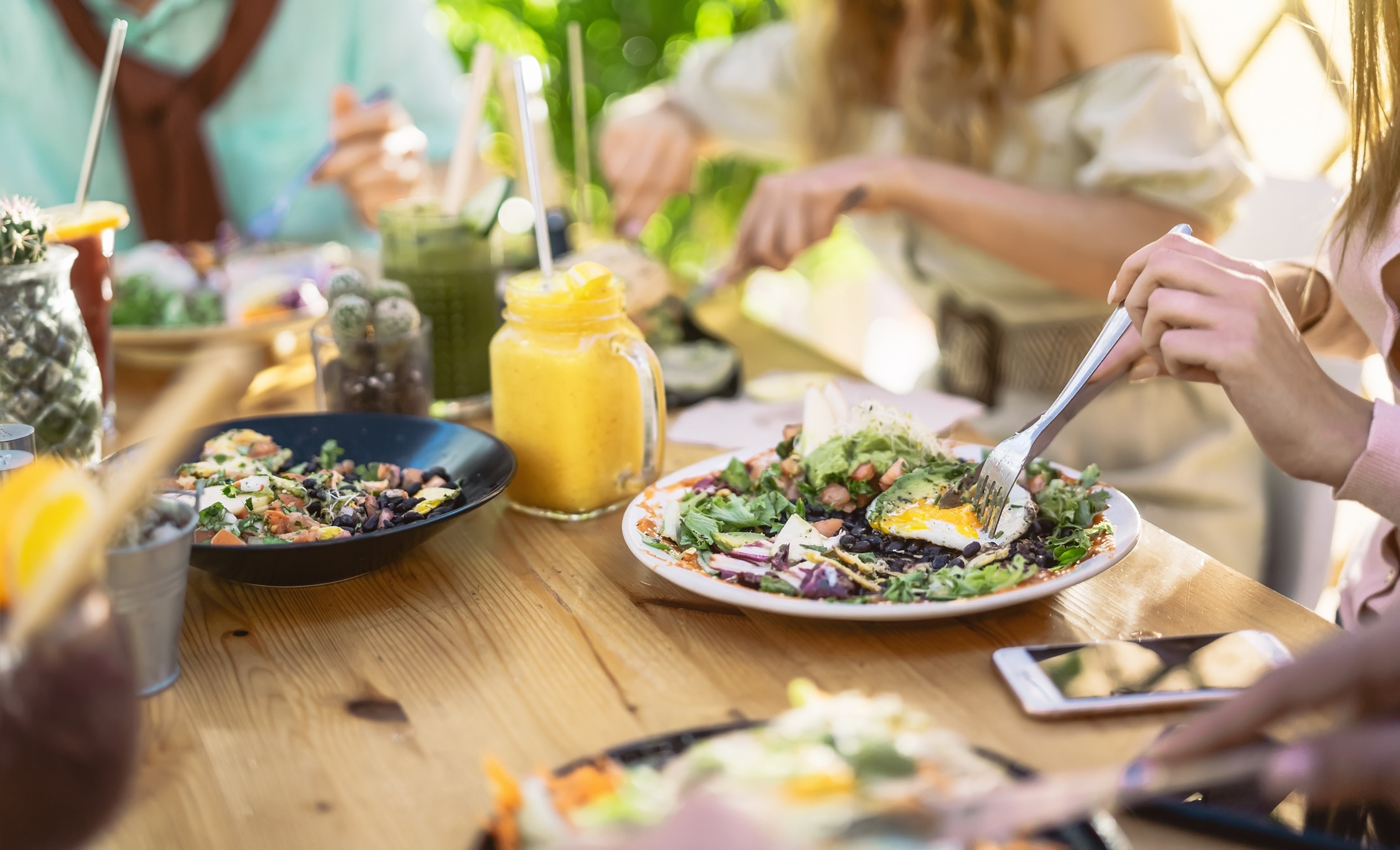 PHOTO: People eat salads at a restaurant in an undated stock photo.