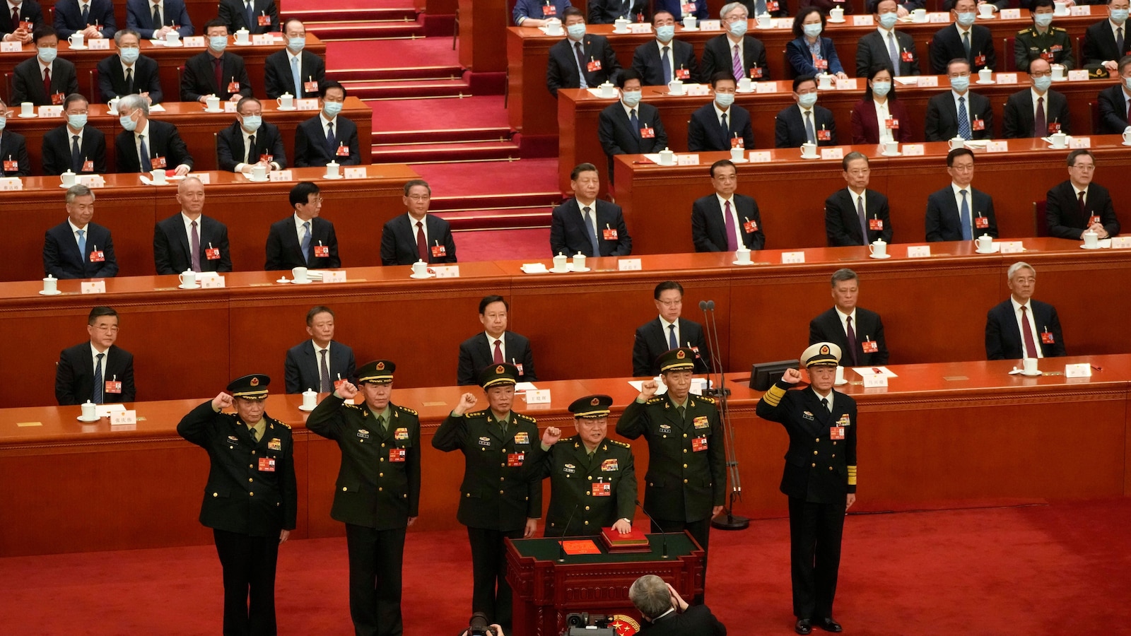 وتم عزل تسعة عشر نائبا من المجلس التشريعي الصيني، من بينهم تسعة ضباط عسكريين، قبل الاجتماع السنوي