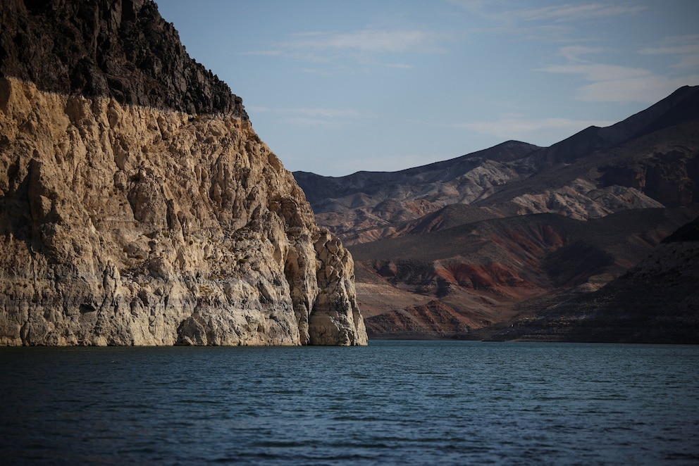 PHOTO: Lake Mead shoreline