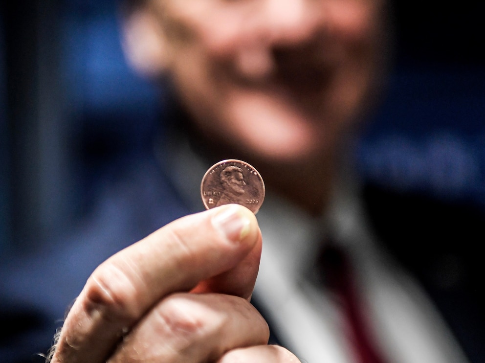 PHOTO: Treasurer of the United States Brandon Beach holds the last penny stamped at the US Mint on Nov. 12, 2025, in Philadelphia. Beach pressed the final pennies at an event held at the facility.