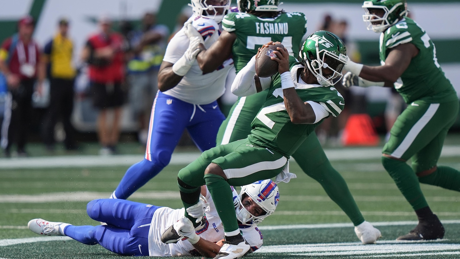 Jets’ Justin Fields in concussion protocol, Tyrod Taylor could start vs. Buccaneers