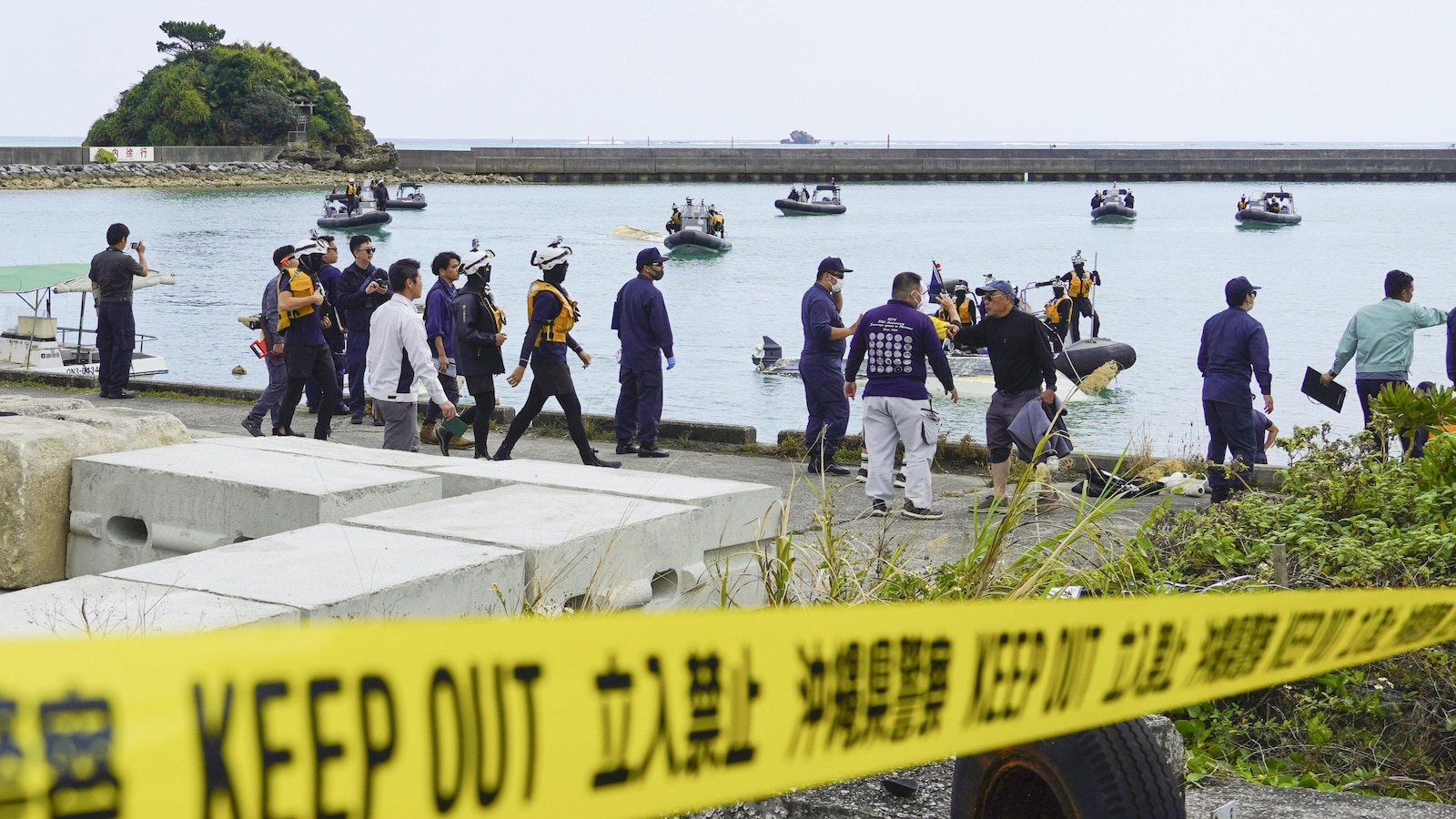 Twee mensen kwamen om nadat twee boten met studenten kapseisden op een bouwplaats van een Amerikaanse basis in het zuiden van Japan