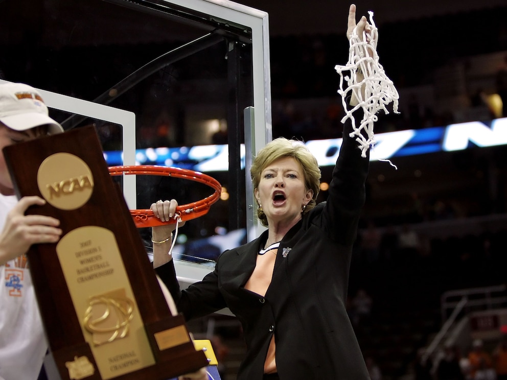 PHOTO: Head coach Pat Summitt of the Tennessee Lady Volunteers celebrates after cutting down the net after Tennessee's 59-46 win against the Rutgers Scarlet Knights to win the 2007 NCAA Women's Basketball Championship, April 3, 2007, in Cleveland, Ohio.
