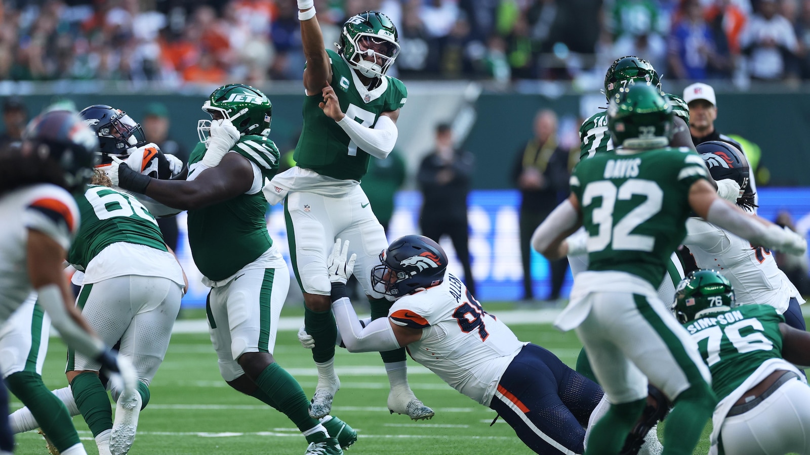 Glenn acknowledges Fields took a step back, but there's no quarterback change right now for Jets