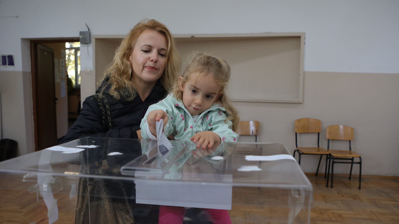Presidential race in Bulgaria heads to runoff due to record low turnout