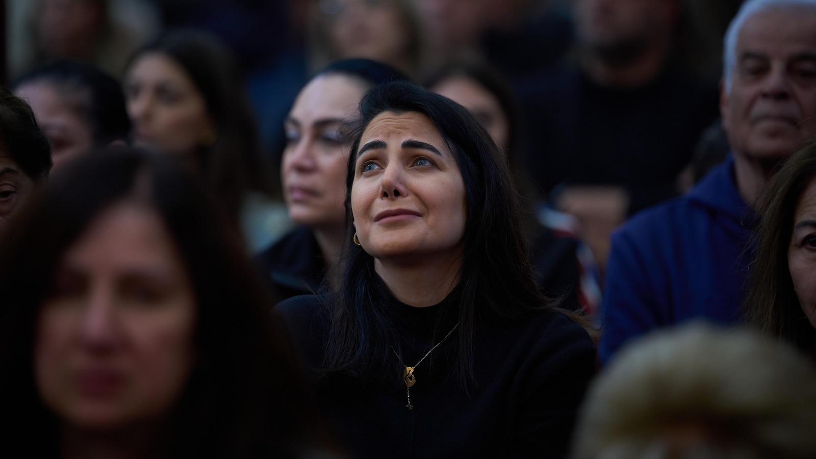 يحتفل المسيحيون اللبنانيون، الذين شردتهم الحرب، بعيد الفصح بعيدًا عن منازلهم وكنائسهم